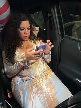 Bigbuttbrooklynn pussy play show