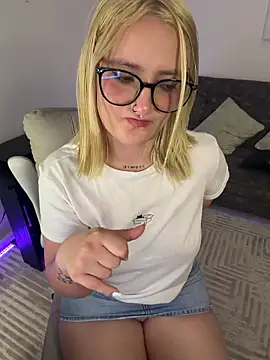 Megan_lu2 ass play - 10/19/2025