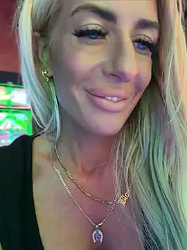 Blondiluvsanal self squirt